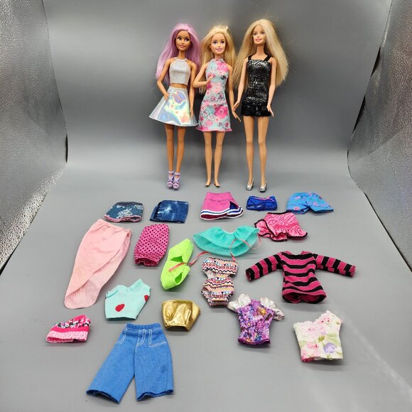 Barbie Dolls Lot w/ 3 Dolls, 30+ Clothes & Accessories Mixed Outfits - Picture 1 of 16